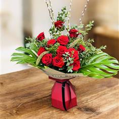 Large Valentine's Deluxe red roses
